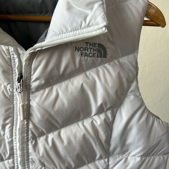The Northface 550 Puffer Vest Women’s Medium - Picture 3 of 6